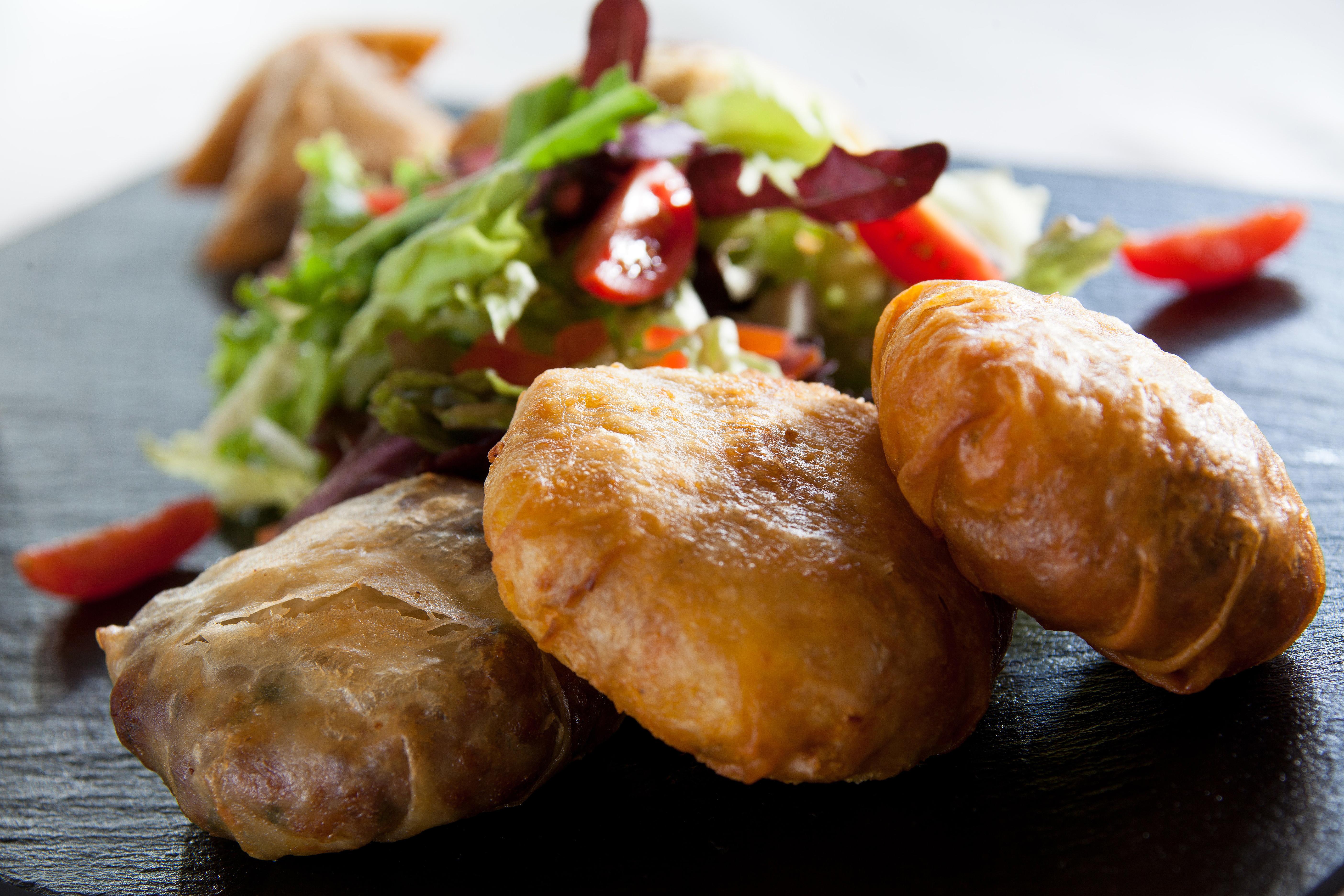 레 자르딘 드 라 메디나 호텔 마라케시 외부 사진 A salad with spring rolls
